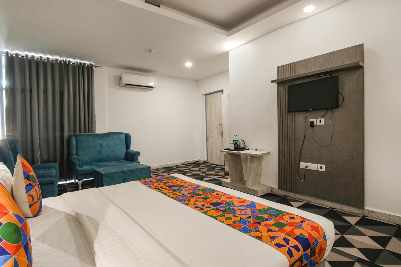 Hotel Fabhotel Marritt Grand New Delhi